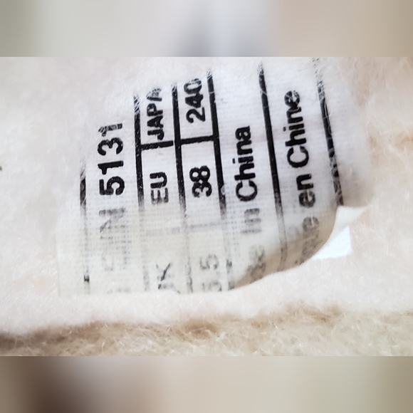 UGG Women's Dakota Moccasin Slippers Size 38  7 US - Picture 9 of 10